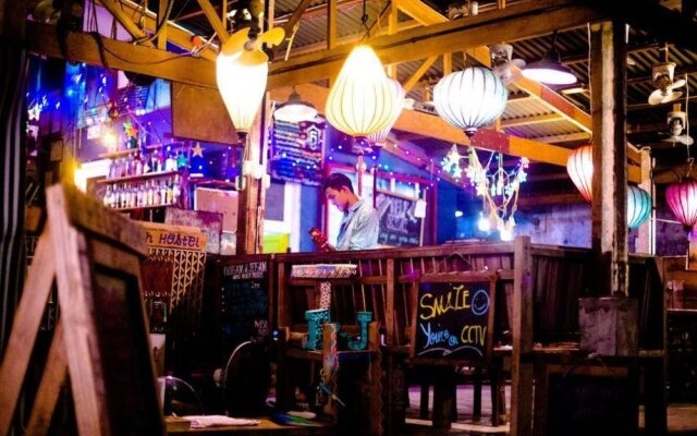 Flotsam & Jetsam Artist Beach Hostel
