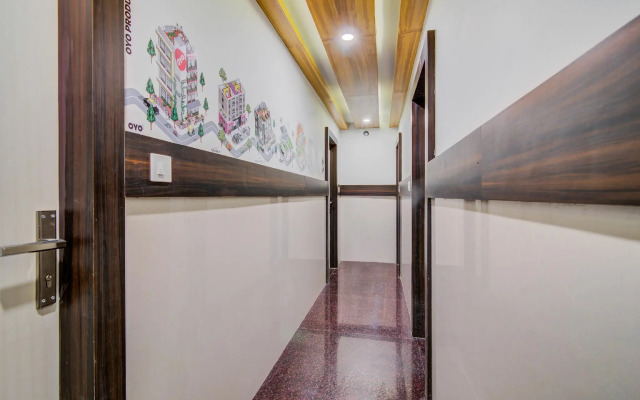 OYO 11915 Varcity Park