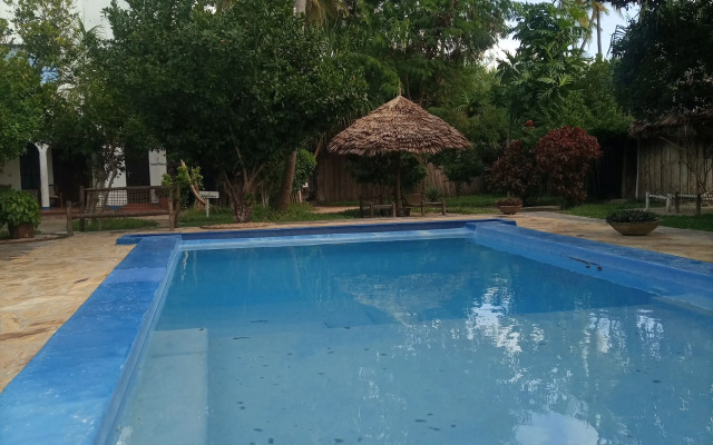 Laguna Palace Michamvi Kae