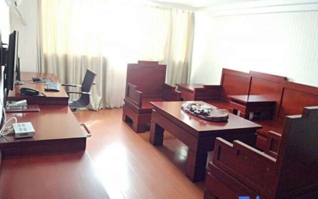 Yifeng Business Motel
