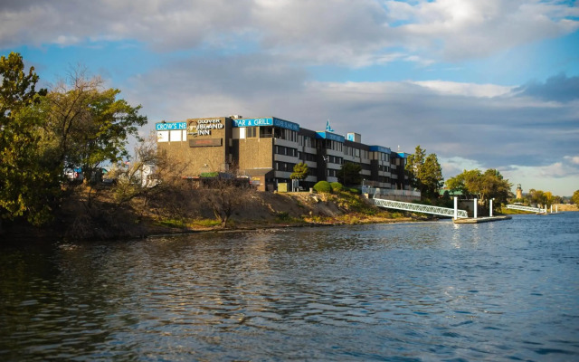 Clover Island Inn