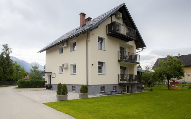 Razingar Apartments