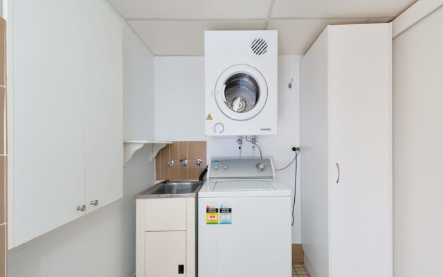 Commodore, Unit 1/9 Donald Street