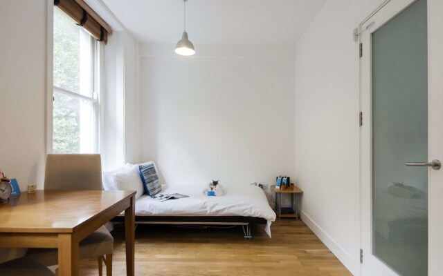 The Gray's Inn Road Apartment - MBL