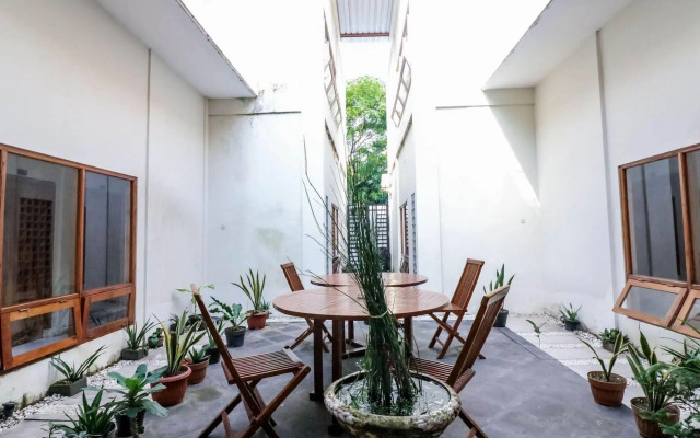NIDA Rooms Jembatan Merah Depok