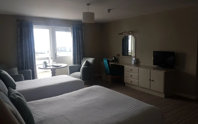 Causeway Hotel