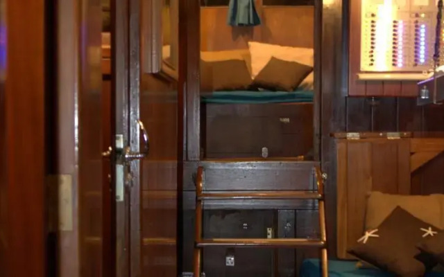 Boat Sea Dreams Charter