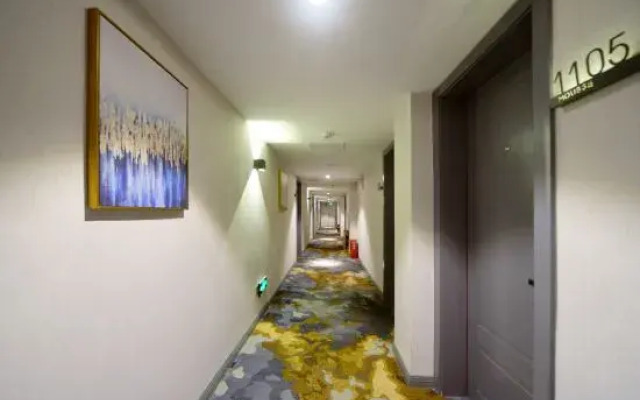 MOUSSIE HOTEL(Huaihua Third Middle School Municipal Committee Branch)