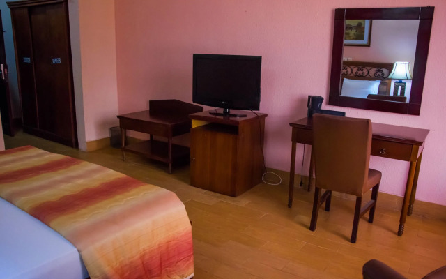 Dees Hotels, Apartments and Suites