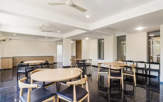 Fabhotel The Pearl Inn