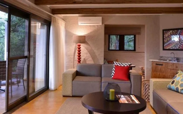 Victoria Falls Safari Suites