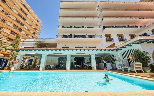 Hotel Trias