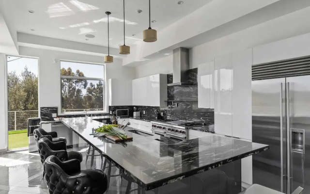 Luxe LA Escape w/ Pool, Views & Game Room Alta Vista Estate by Avantstay