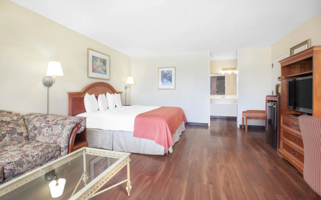 Baymont Inn and Suites Paris