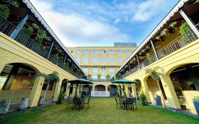 Hotel Town Palace