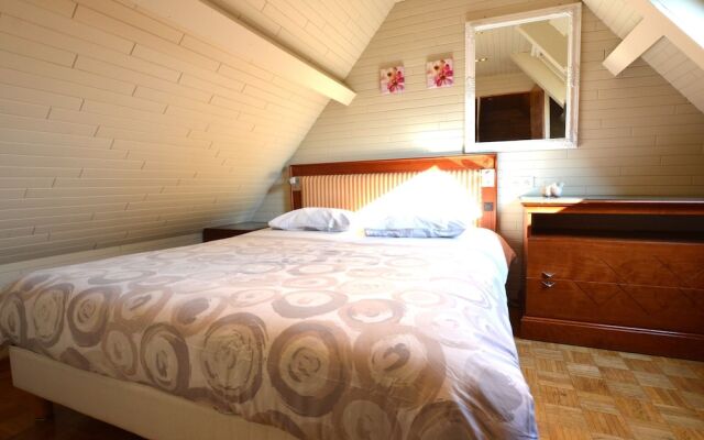 Spacious Holiday Home near Forest in Peer