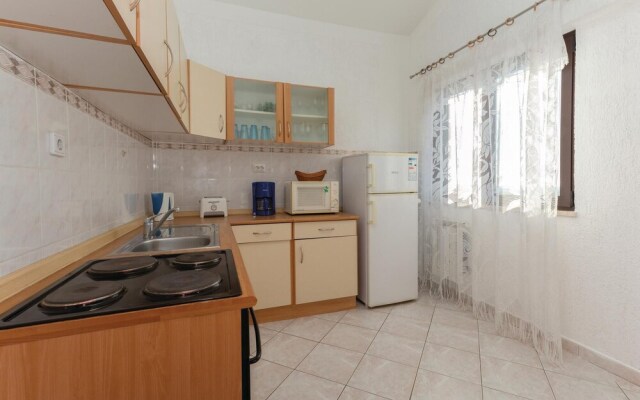Beautiful Home in Zbandaj With Wifi and 2 Bedrooms
