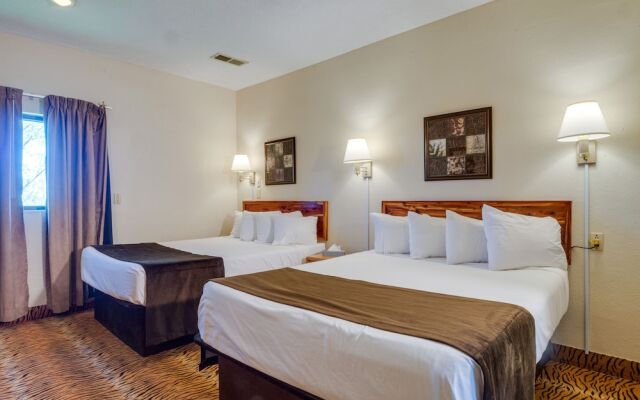 'ledge Lodge' Burkesville Getaway: Pool & Views!