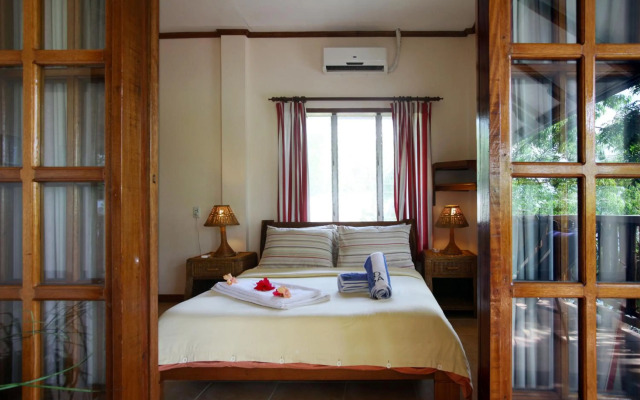 El Galleon Beach Resort Asia Divers