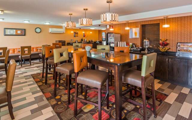 Best Western Luxbury Inn Fort Wayne