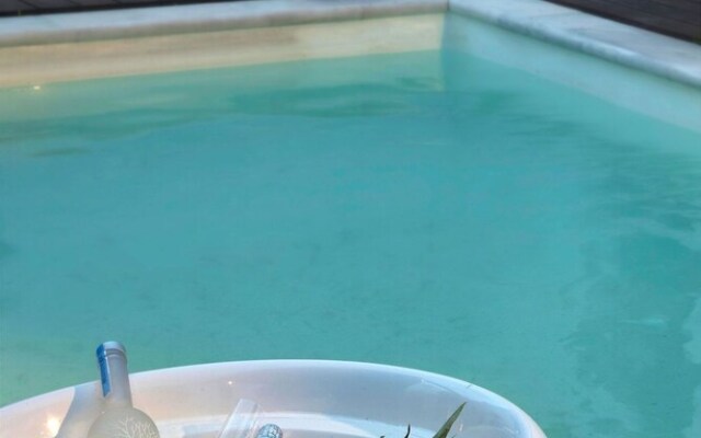 Villa Dafni 4BD with Pool in Kalafatis