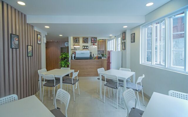 Super OYO Flagship 101 Apple Platinum