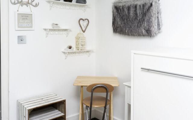 Beautiful 2 Bed Studio