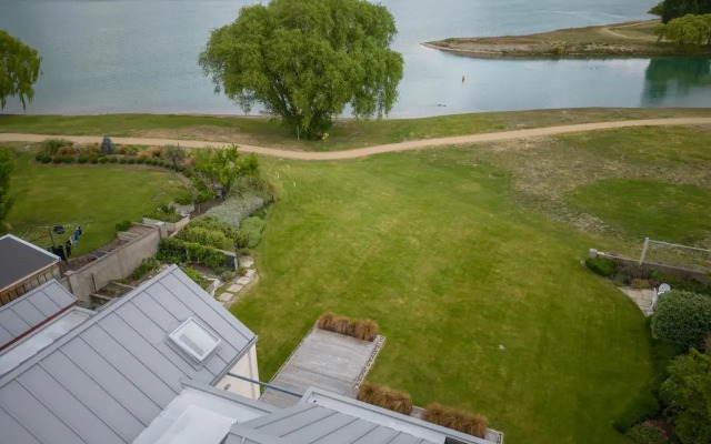 The Lakehouse - Cromwell Holiday Home