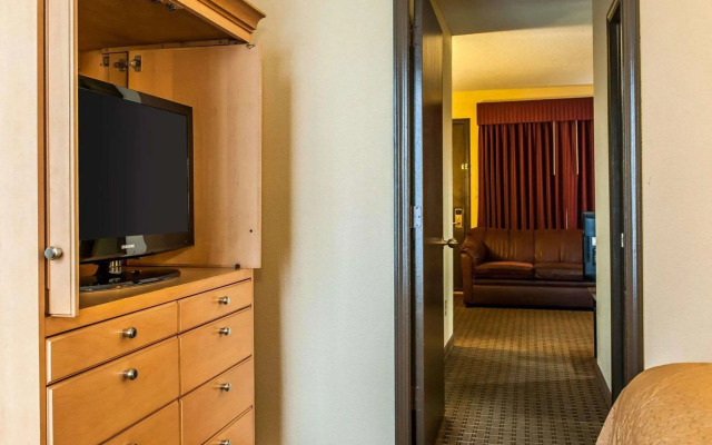 Quality Inn & Suites Shelbyville I-74