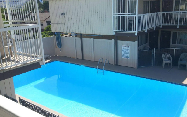 Shoreline Resort