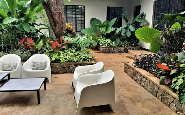 Mitengo House