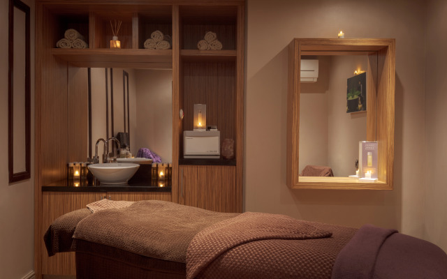 Stratford Manor Hotel