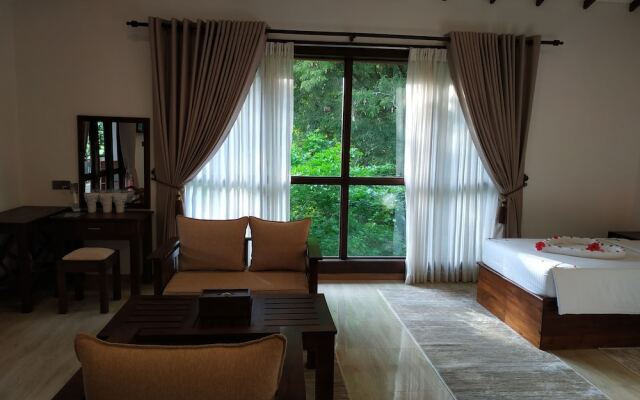 Sigiriya Cashew Palace Resort