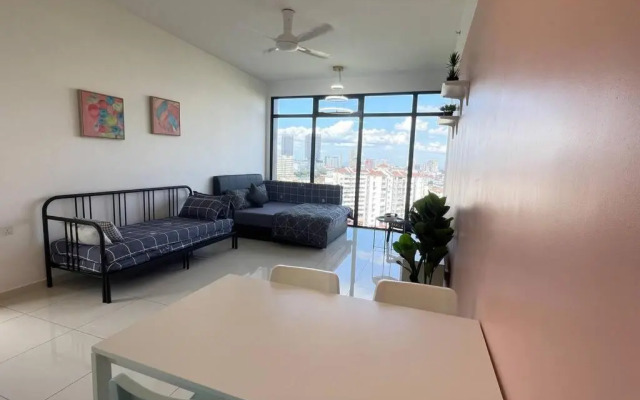 Suites with Infinity Pool at Georgetown B11