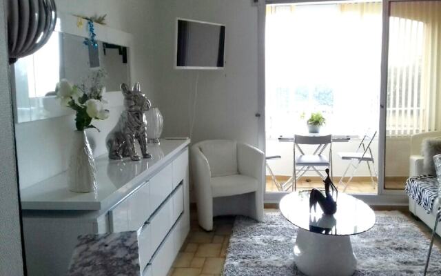 Studio in Agde, With Private Pool and Furnished Terrace - 50 m From th