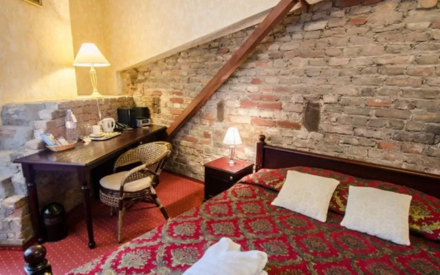 Monte Kristo Hotel