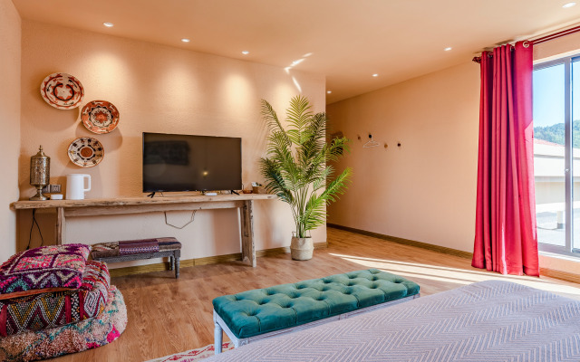 Floral Hotel · Weihai Haya Swimming Pool Garden hotel