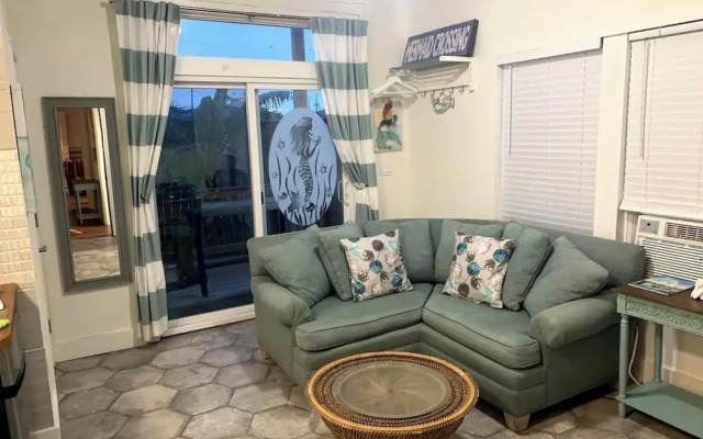 GIPH Mermaids Tale Sleeps 2 w Queen
