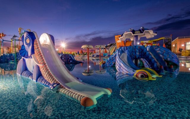 Caretta Beach Resort & Waterpark