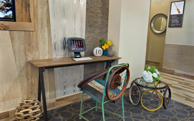 Oxford Suites Bellingham