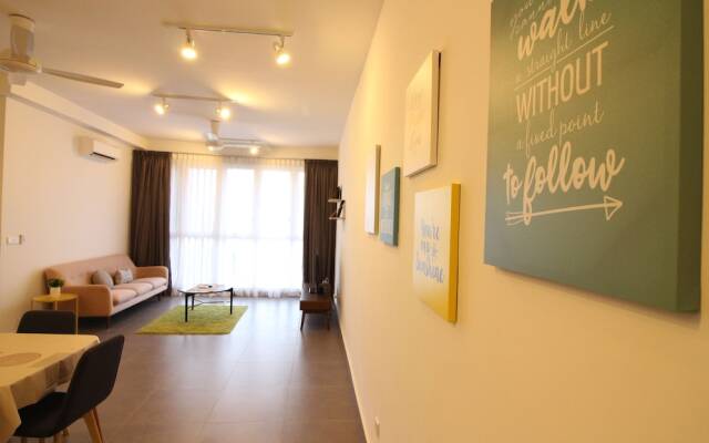 Sentrio Suites @ City Center by HnHCozy