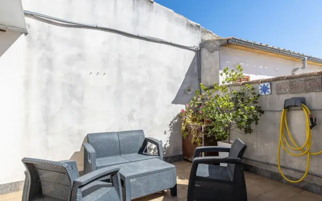 Spacious Villa With Garden