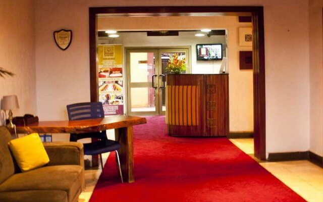 Central Hotel( Osu)