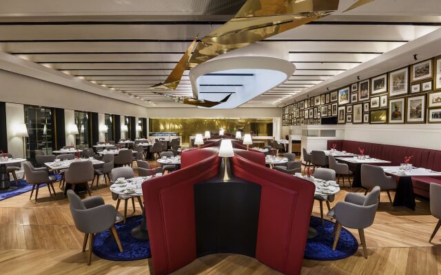 The Oberoi Grand Kolkata Hotel