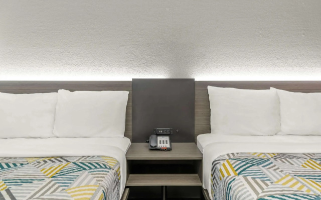 Motel 6 Topeka Northwest