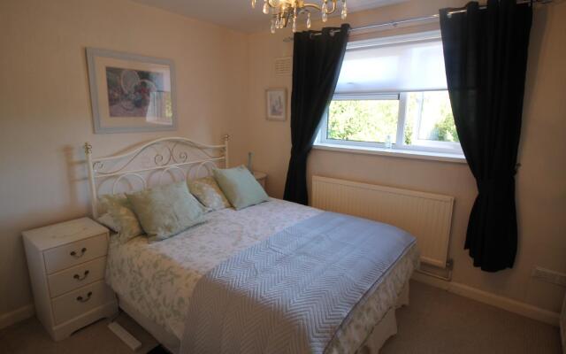 Garth Olwg 2 Bed Apartment by Cardiff Holiday Homes