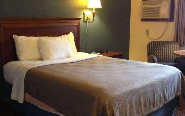 AmericInn by Wyndham Forest Lake