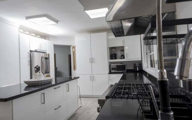 8 Bedrooms Penthouse, Jacuzzi & Private Terrace