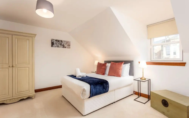 Cromwell Corner - Donnini Apartments