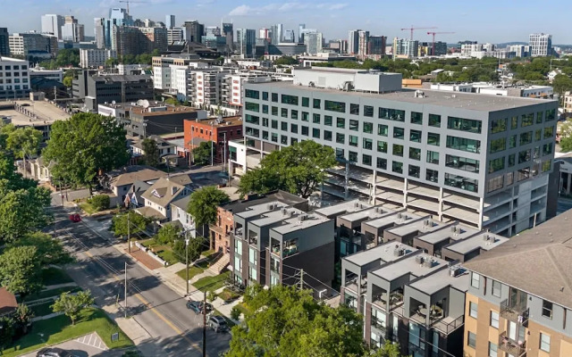 The Grove 6 by Avantstay Private Balcony